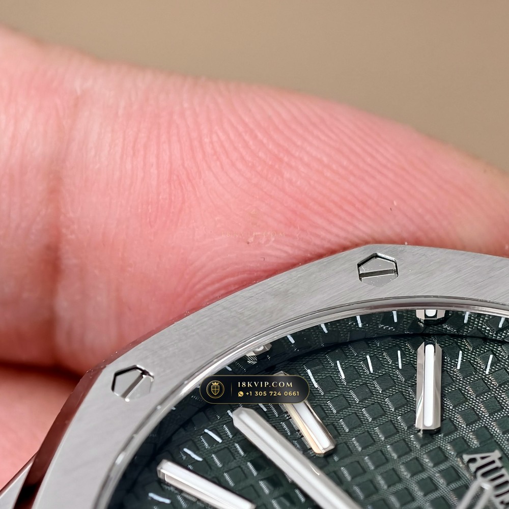Audemars Piguet Royal Oak Selfwinding 41mm Sunray Emerald / Khaki Green Dial Custom SW Dial Deep Crystal Optics Ref. 15510ST — Private Vault Edition — Studio Gallery Plate VI in 904L Stainless Steel Custom Architecture (166.5g Verified Mass, Audemars Piguet Cal. 4302 - 70h Power Reserve)