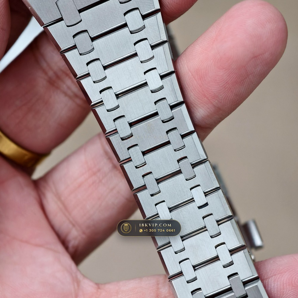 Audemars Piguet Royal Oak Selfwinding 41mm Sunray Emerald / Khaki Green Dial Custom SW Dial Deep Crystal Optics Ref. 15510ST — Private Vault Edition — Studio Gallery Plate VII in 904L Stainless Steel Custom Architecture (166.5g Verified Mass, Audemars Piguet Cal. 4302 - 70h Power Reserve)