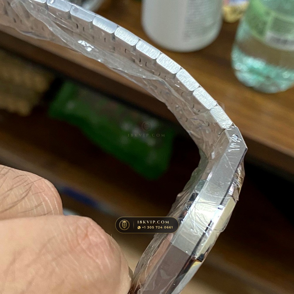 Audemars Piguet Royal Oak Double Balance Wheel Openworked 41mm Baguette Blue Topaz Bezel 18K White Gold Geneva Atelier Spec Ref. 15412BC.TO.1220BC.01 — Private Vault Edition — Studio Gallery Plate VI in 18K White Gold Au750 (224.1g Verified Mass, Audemars Piguet Cal. 3132 Dual-Balance Openworked)