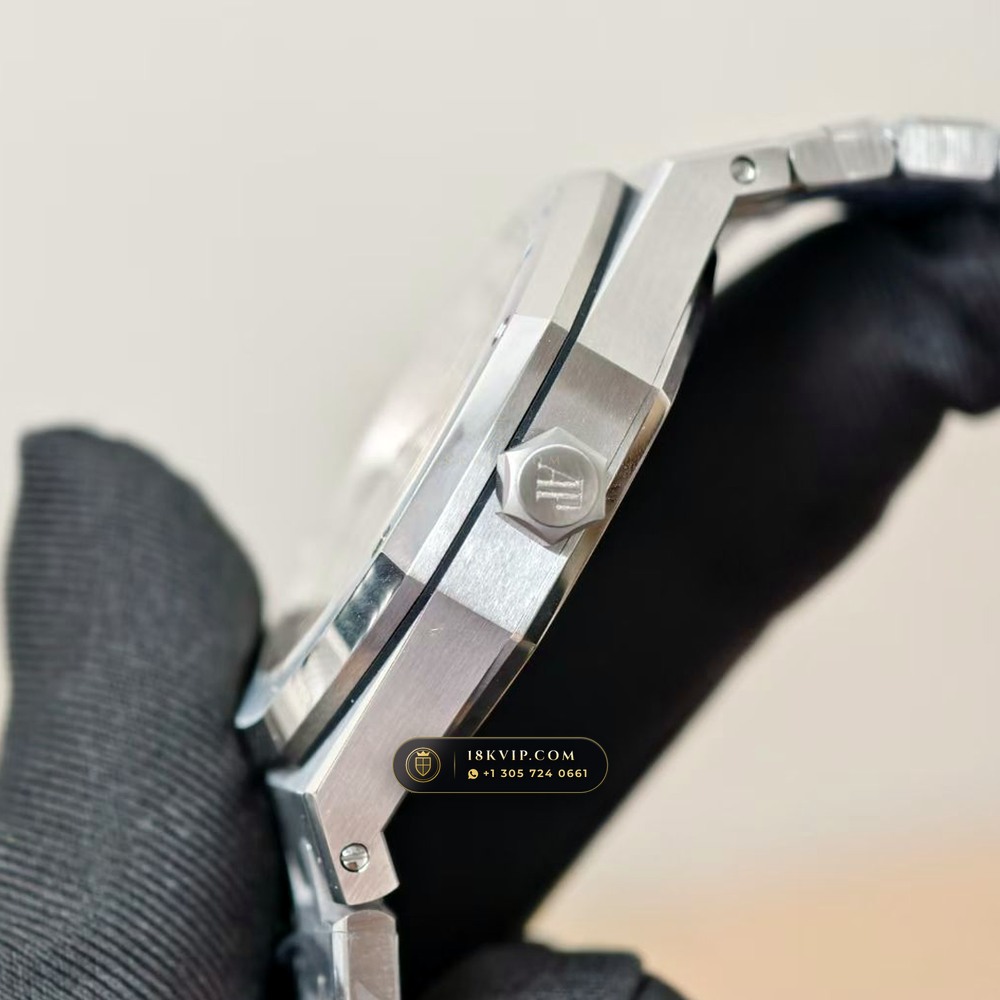 Audemars Piguet Royal Oak Selfwinding 41mm Hand-Chamfered Bevel Spec Ref. 15500ST — Private Vault Edition — Studio Gallery Plate VIII in 904L Stainless Steel Custom Architecture (166.6g Verified Mass, Audemars Piguet Cal. 4302 - 70h Power Reserve)
