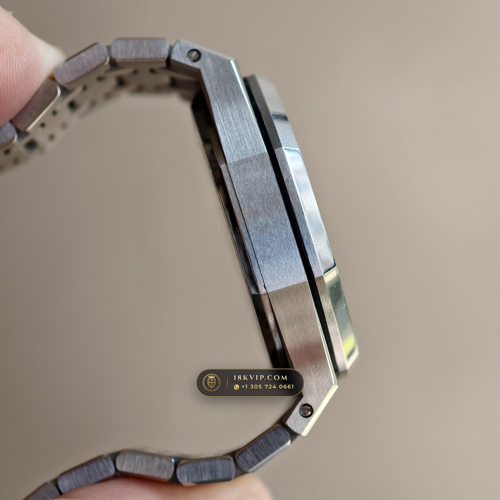 Audemars Piguet Royal Oak Selfwinding 37mm Ref. 15450ST — Private Vault Edition — Studio Gallery Plate V in 904L Stainless Steel Custom Architecture (132.7g Verified Mass, Audemars Piguet Cal. 3120 / Cal. 5900)
