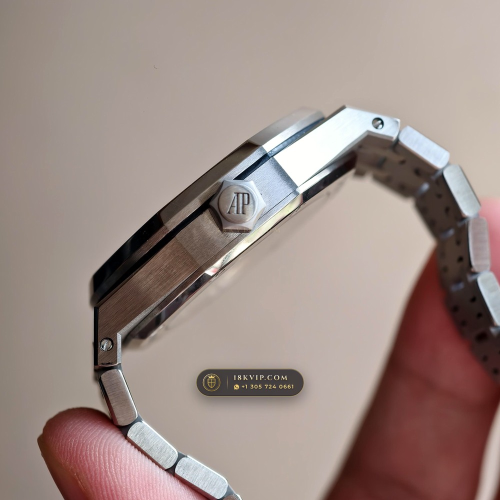 Audemars Piguet Royal Oak Selfwinding 37mm Ref. 15450ST — Private Vault Edition — Studio Gallery Plate VI in 904L Stainless Steel Custom Architecture (132.7g Verified Mass, Audemars Piguet Cal. 3120 / Cal. 5900)