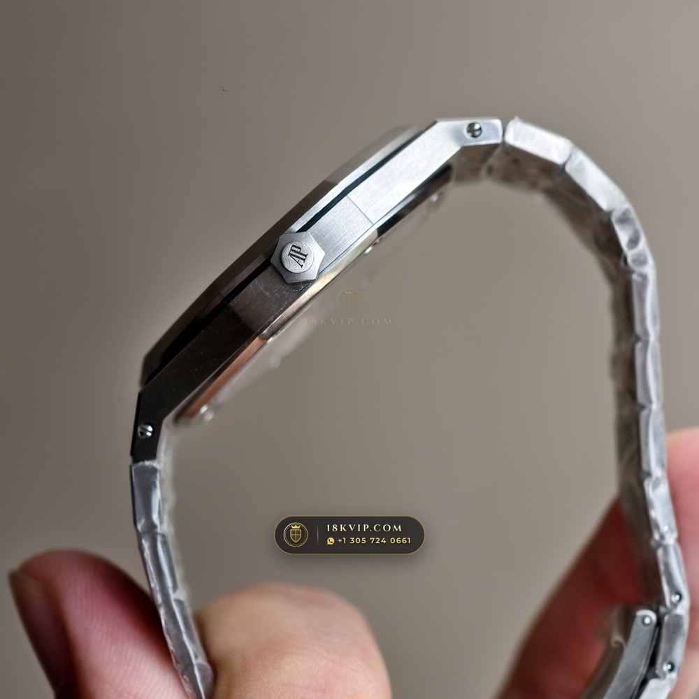 Audemars Piguet Royal Oak Jumbo Extra-Thin 39mm Ref. 15202ST.OO.1240ST.01 — Private Vault Edition — Studio Gallery Plate VI in 904L Stainless Steel Custom Architecture (103.2g Verified Mass, Audemars Piguet Cal. 2121 Ultra-Thin)