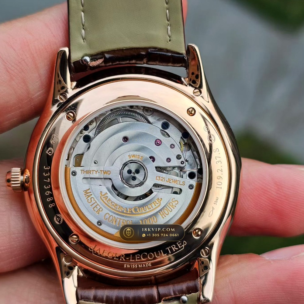 Jaeger-LeCoultre Master Ultra Thin Moon 39mm Silver Sunray Dial Authentic OEM Dial Ref. Q1368430 — Private Vault Edition — Studio Gallery Plate V in 904L Stainless Steel Custom Architecture (68.3g Verified Mass, Jaeger-LeCoultre Manufacture Cal. 925 / Cal. 899)