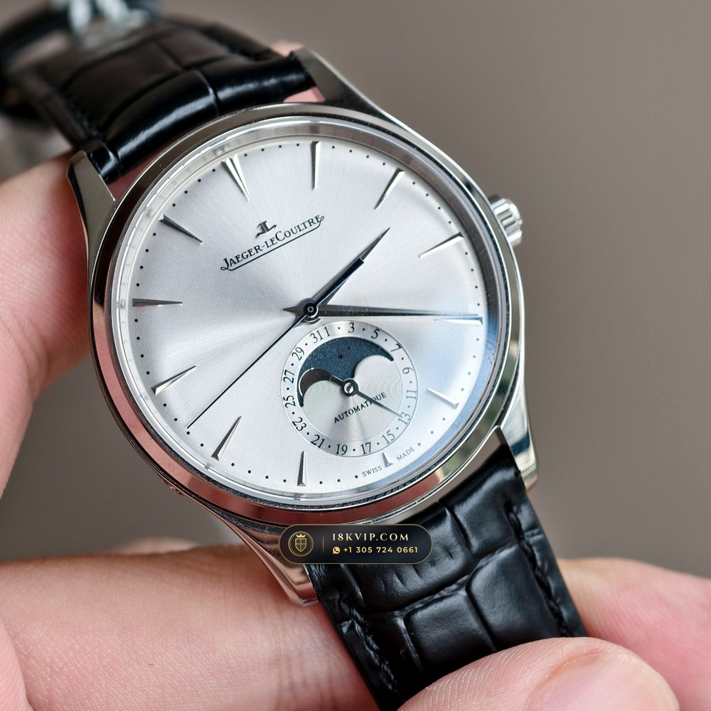 Jaeger-LeCoultre Master Ultra Thin Moon 39mm Silver Sunray Dial Ref. Q1368430 — Private Vault Edition — Studio Gallery Plate II in 904L Stainless Steel Custom Architecture (68.5g Verified Mass, Jaeger-LeCoultre Manufacture Cal. 925 / Cal. 899)