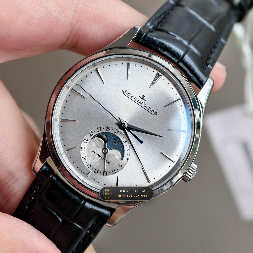 Jaeger-LeCoultre Master Ultra Thin Moon 39mm Silver Sunray Dial Ref. Q1368430 — Private Vault Edition — Studio Gallery Plate III in 904L Stainless Steel Custom Architecture (68.5g Verified Mass, Jaeger-LeCoultre Manufacture Cal. 925 / Cal. 899)