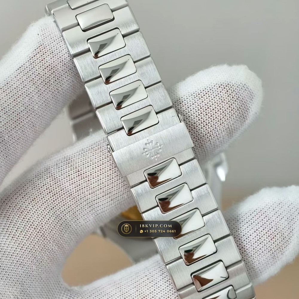 Patek Philippe Nautilus Self-Winding Baguette Emerald Bezel 950 Platinum Ref. 5711/113P-001 — Private Vault Edition — Studio Gallery Plate VII in 950 Platinum Pt950 (245.4g Verified Mass, Patek Philippe Cal. 26-330 S C / Cal. 324 S C - 21K Gold Rotor)
