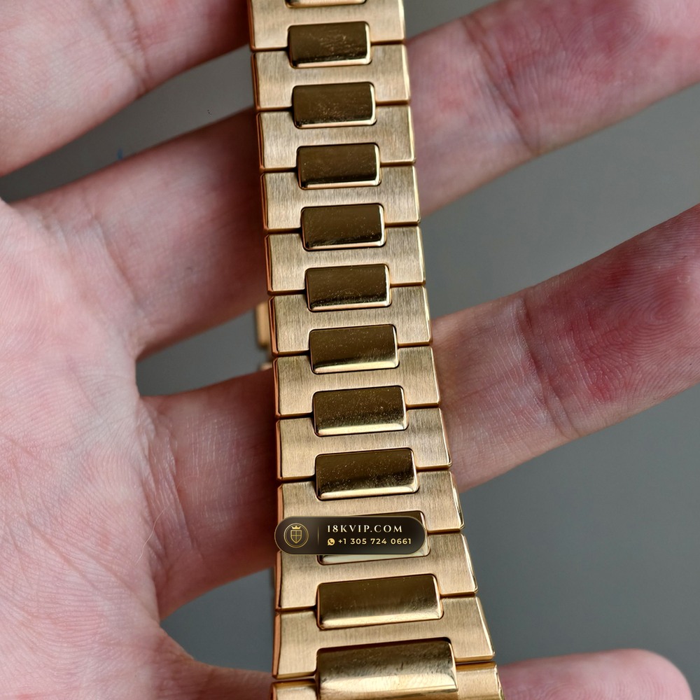 Patek Philippe Nautilus Ladies Automatic 18K Rose Gold Ref. 7118/1R — Private Vault Edition — Studio Gallery Plate IX in 18K Rose Gold Au750 (145.9g Verified Mass, Patek Philippe Cal. 324 S C - 21K Gold Rotor)