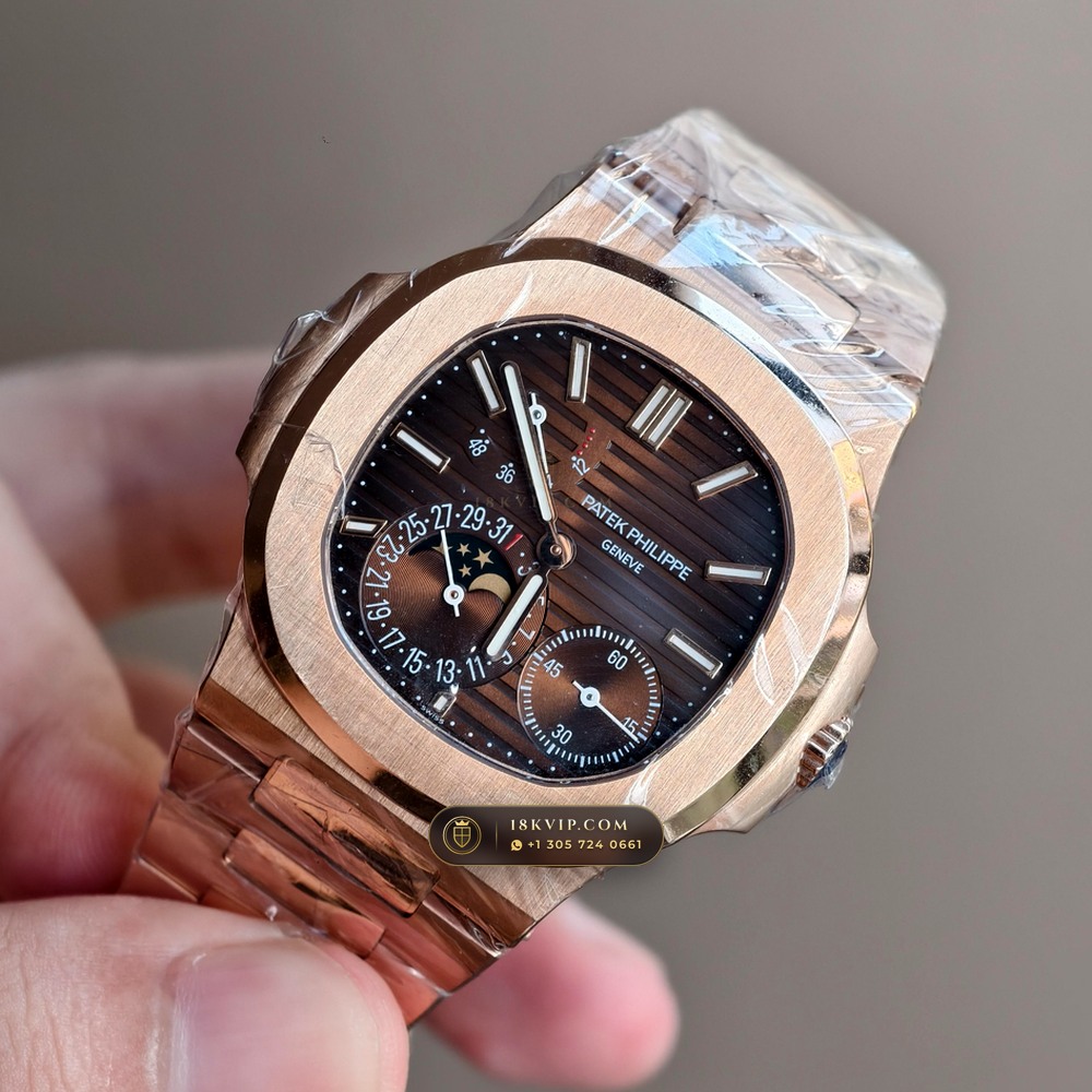 Patek Philippe Nautilus Moonphase & Power Reserve 18K Rose Gold Geneva Atelier Spec Ref. 5712/1R-001 — Private Vault Edition — Studio Gallery Plate III in 18K Rose Gold Au750 (186.1g Verified Mass, Patek Philippe Cal. 240 PS IRM C LU - 22K Gold Micro-Rotor)