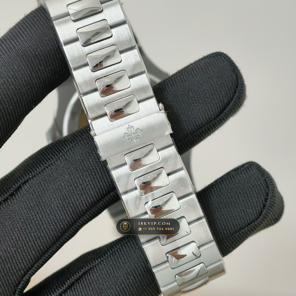 Patek Philippe Nautilus Self-Winding Ref. 5711/1A-011 — Private Vault Edition — Studio Gallery Plate VII in 904L Stainless Steel Custom Architecture (114.6g Verified Mass, Patek Philippe Cal. 26-330 S C / Cal. 324 S C - 21K Gold Rotor)