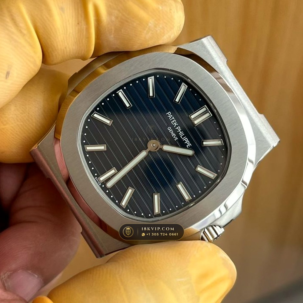 Patek Philippe Nautilus 41mm Sunburst Blue Dial 18K White Gold Ref. 5811/1G-001 — Private Vault Edition — Studio Gallery Plate III in 18K White Gold Au750 (181.4g Verified Mass, Patek Philippe Cal. 26-330 S C - 21K Gold Rotor)