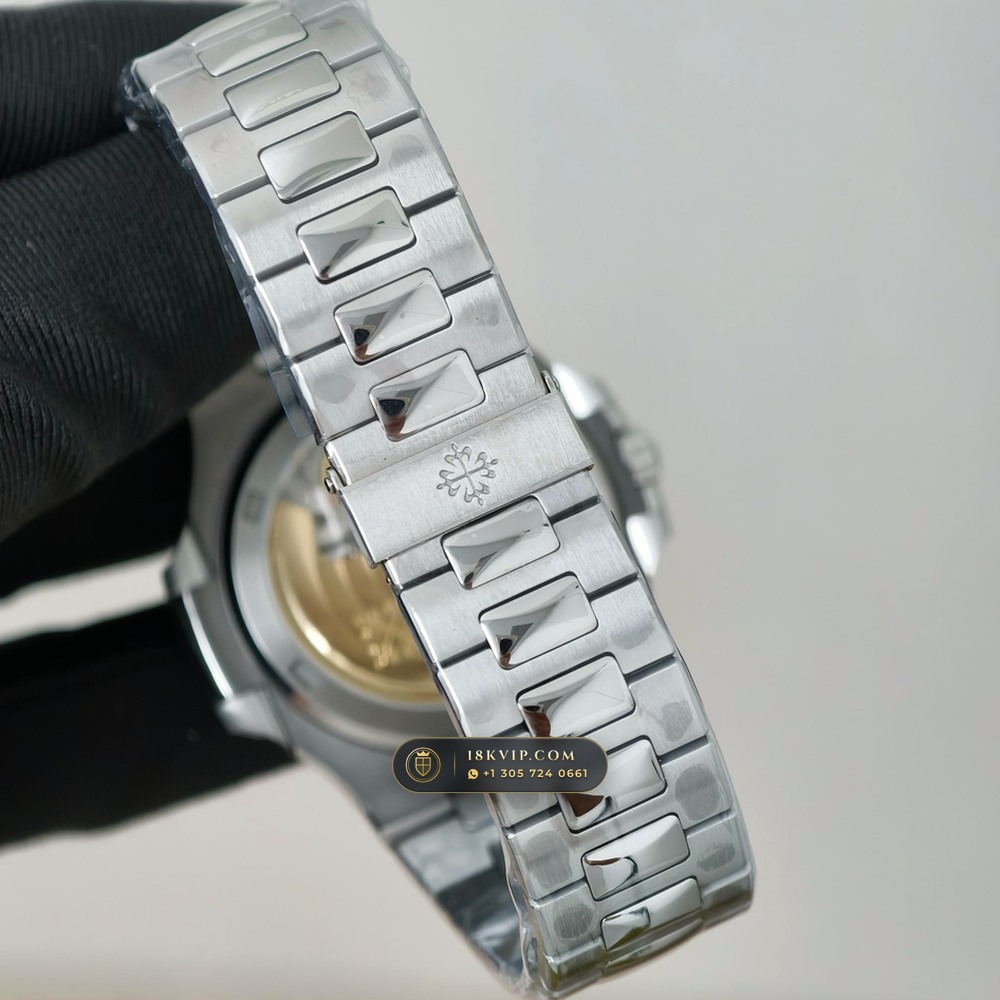 Patek Philippe Nautilus Self-Winding Ref. 5711A — Private Vault Edition — Studio Gallery Plate VII in 904L Stainless Steel Custom Architecture (115.0g Verified Mass, Patek Philippe Cal. 26-330 S C / Cal. 324 S C - 21K Gold Rotor)