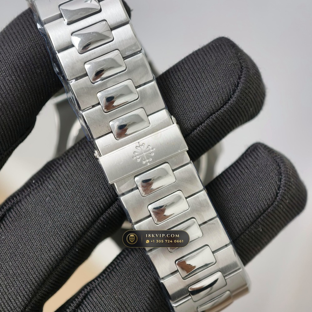 Patek Philippe Nautilus Self-Winding Custom SW Dial Free-Sprung Calibre Ref. 5711/1A-011 — Private Vault Edition — Studio Gallery Plate VII in 904L Stainless Steel Custom Architecture (115.4g Verified Mass, Patek Philippe Cal. 26-330 S C / Cal. 324 S C - 21K Gold Rotor)