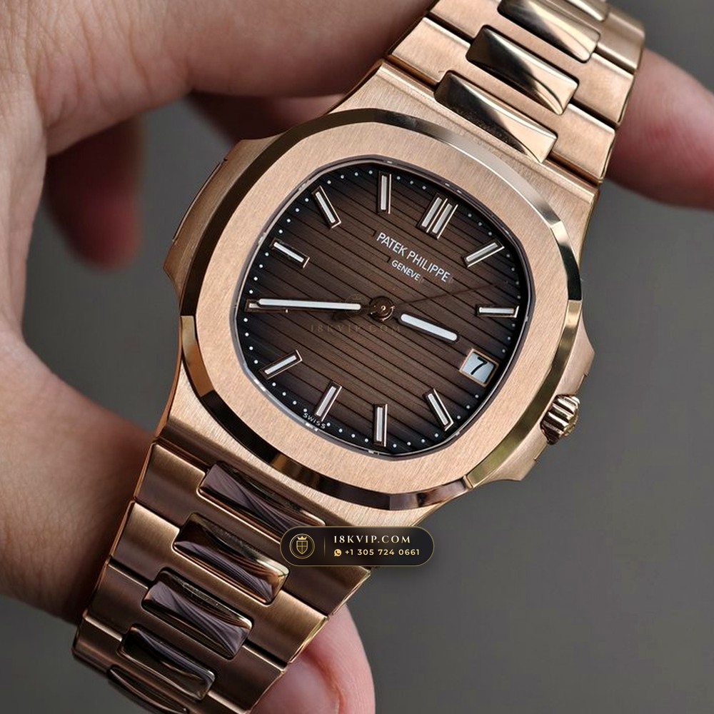 Patek Philippe Nautilus 40mm Graduated Chocolate Brown Dial 18K Rose Gold Ref. 5711/1R-001 — Private Vault Edition — Studio Gallery Plate III in 18K Rose Gold Au750 (186.5g Verified Mass, Patek Philippe Cal. 26-330 S C / Cal. 324 S C - 21K Gold Rotor)