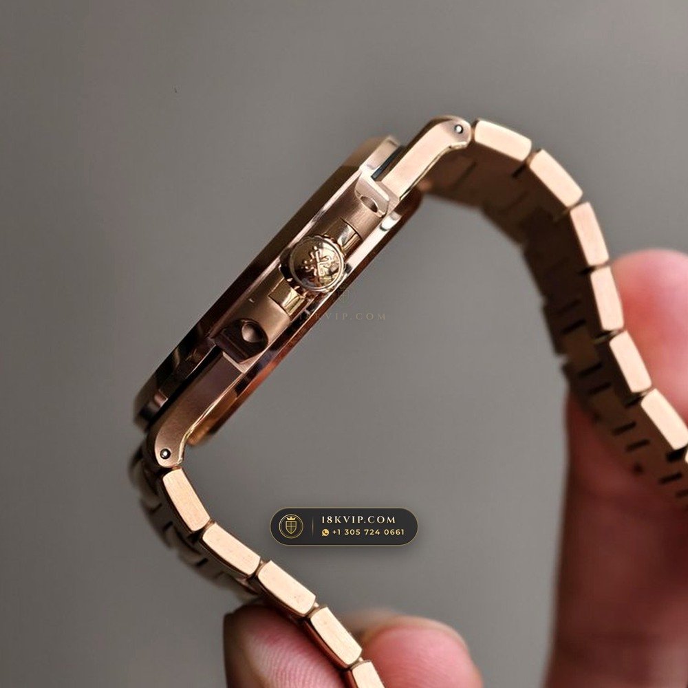 Patek Philippe Nautilus 40mm Graduated Chocolate Brown Dial 18K Rose Gold Ref. 5711/1R-001 — Private Vault Edition — Studio Gallery Plate VI in 18K Rose Gold Au750 (186.5g Verified Mass, Patek Philippe Cal. 26-330 S C / Cal. 324 S C - 21K Gold Rotor)