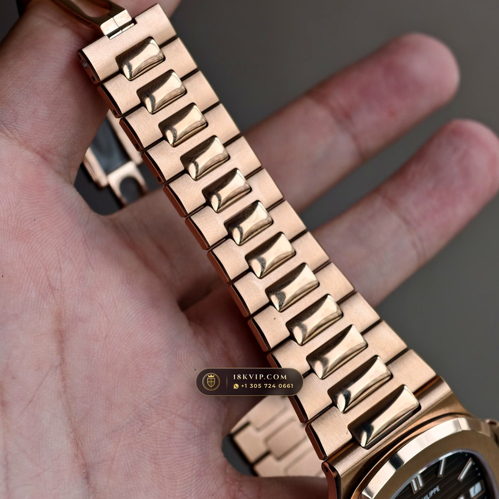 Patek Philippe Nautilus 40mm Graduated Chocolate Brown Dial 18K Rose Gold Ref. 5711/1R-001 — Private Vault Edition — Studio Gallery Plate VIII in 18K Rose Gold Au750 (186.5g Verified Mass, Patek Philippe Cal. 26-330 S C / Cal. 324 S C - 21K Gold Rotor)