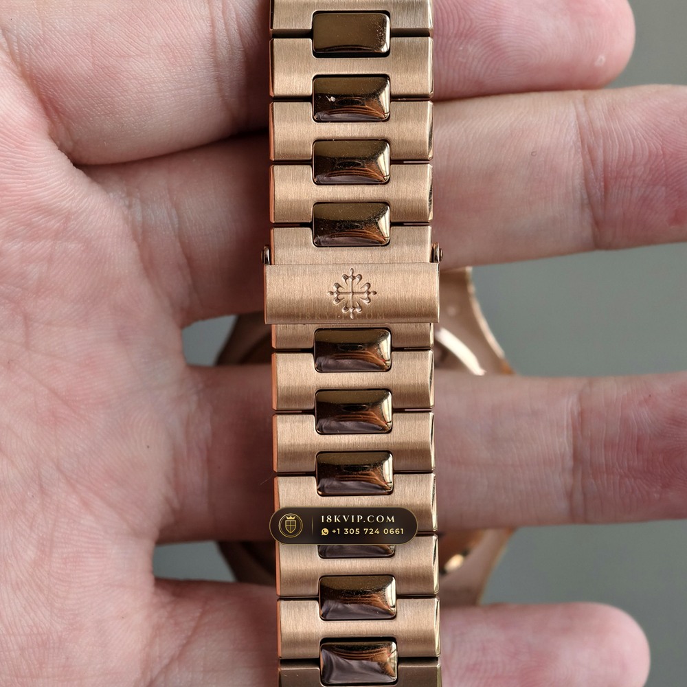 Patek Philippe Nautilus 40mm Graduated Chocolate Brown Dial 18K Rose Gold Ref. 5711/1R-001 — Private Vault Edition — Studio Gallery Plate IX in 18K Rose Gold Au750 (186.5g Verified Mass, Patek Philippe Cal. 26-330 S C / Cal. 324 S C - 21K Gold Rotor)