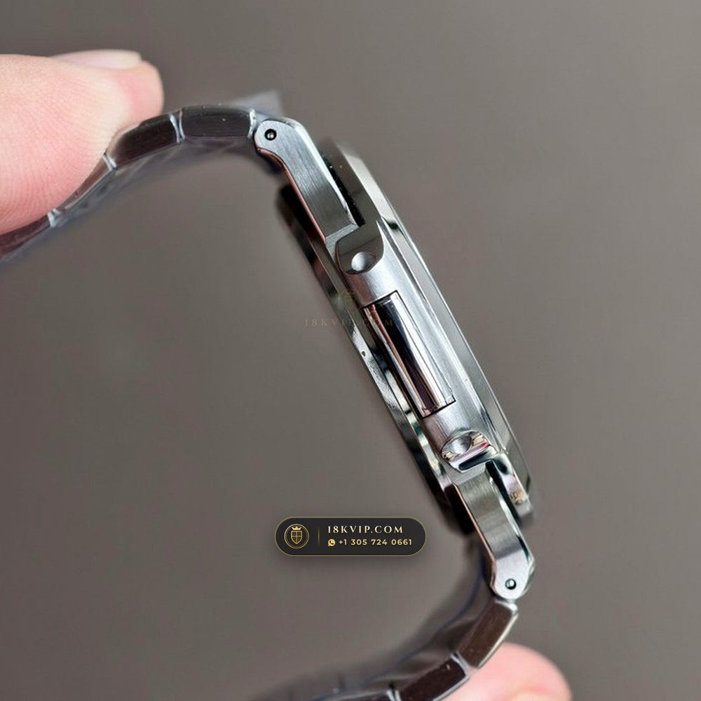 Patek Philippe Nautilus Off-Catalogue Baguette Emerald Bezel 950 Platinum Ref. 5711/113P-001 — Private Vault Edition — Studio Gallery Plate V in 950 Platinum Pt950 (245.2g Verified Mass, Patek Philippe Cal. 26-330 S C / Cal. 324 S C - 21K Gold Rotor)