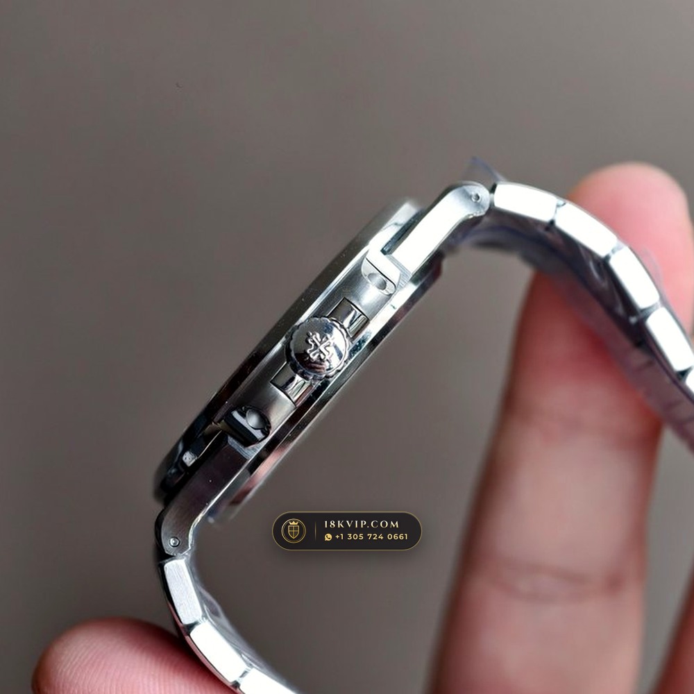 Patek Philippe Nautilus Off-Catalogue Baguette Emerald Bezel 950 Platinum Ref. 5711/113P-001 — Private Vault Edition — Studio Gallery Plate VI in 950 Platinum Pt950 (245.2g Verified Mass, Patek Philippe Cal. 26-330 S C / Cal. 324 S C - 21K Gold Rotor)