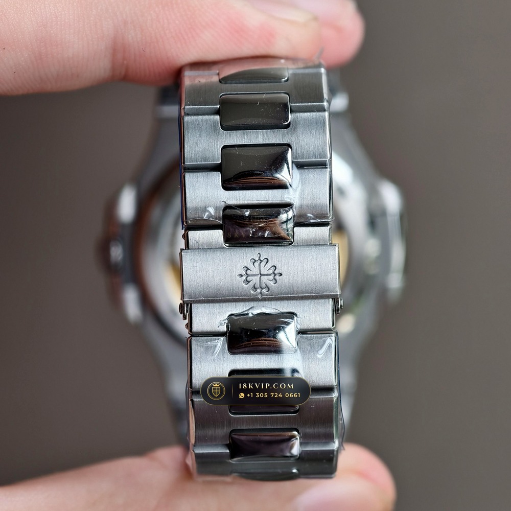 Patek Philippe Nautilus Off-Catalogue Baguette Emerald Bezel 950 Platinum Ref. 5711/113P-001 — Private Vault Edition — Studio Gallery Plate VIII in 950 Platinum Pt950 (245.2g Verified Mass, Patek Philippe Cal. 26-330 S C / Cal. 324 S C - 21K Gold Rotor)