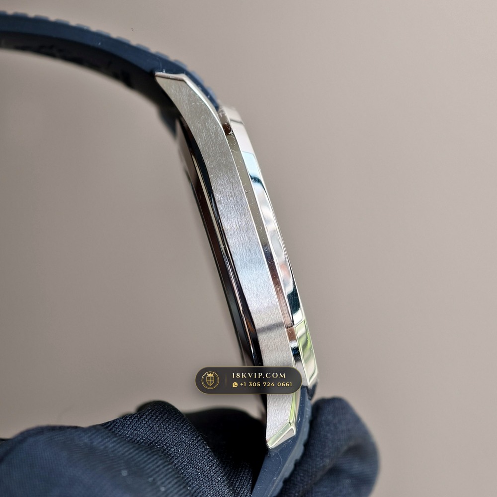 Patek Philippe Aquanaut Jumbo 42.2mm 18K White Gold Ref. 5168G-001 — Private Vault Edition — Studio Gallery Plate VI in 18K White Gold Au750 (120.1g Verified Mass, Patek Philippe Cal. 324 S C - 21K Gold Rotor)