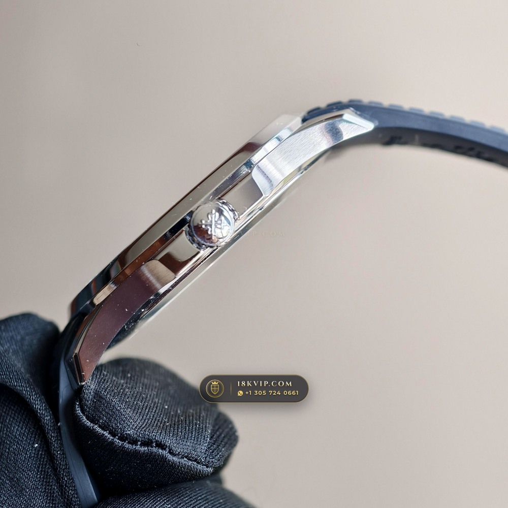 Patek Philippe Aquanaut Jumbo 42.2mm 18K White Gold Ref. 5168G-001 — Private Vault Edition — Studio Gallery Plate VII in 18K White Gold Au750 (120.1g Verified Mass, Patek Philippe Cal. 324 S C - 21K Gold Rotor)