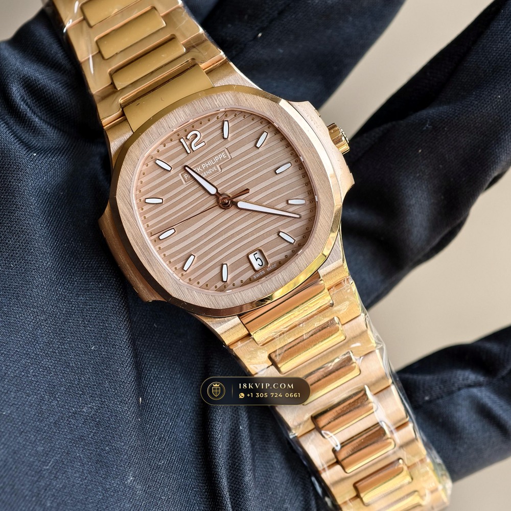Patek Philippe Nautilus Ladies Automatic 18K Rose Gold Ref. 7118/1R-010 — Private Vault Edition — Studio Gallery Plate II in 18K Rose Gold Au750 (146.3g Verified Mass, Patek Philippe Cal. 324 S C - 21K Gold Rotor)