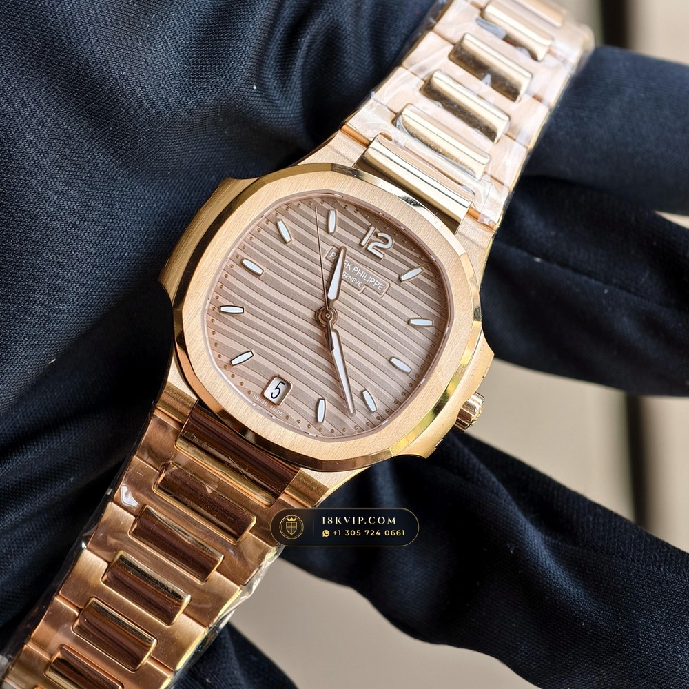 Patek Philippe Nautilus Ladies Automatic 18K Rose Gold Ref. 7118/1R-010 — Private Vault Edition — Studio Gallery Plate III in 18K Rose Gold Au750 (146.3g Verified Mass, Patek Philippe Cal. 324 S C - 21K Gold Rotor)