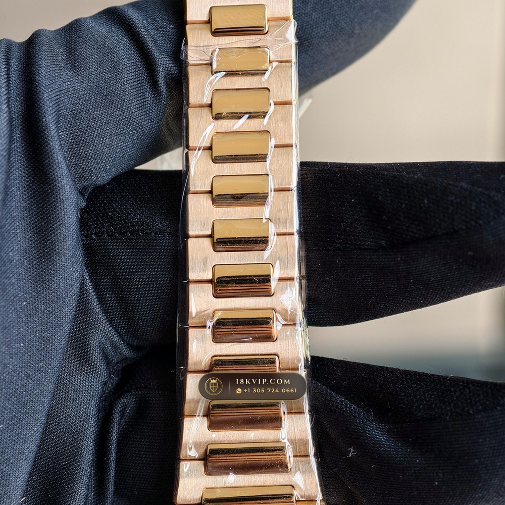 Patek Philippe Nautilus Ladies Automatic 18K Rose Gold Ref. 7118/1R-010 — Private Vault Edition — Studio Gallery Plate IV in 18K Rose Gold Au750 (146.3g Verified Mass, Patek Philippe Cal. 324 S C - 21K Gold Rotor)
