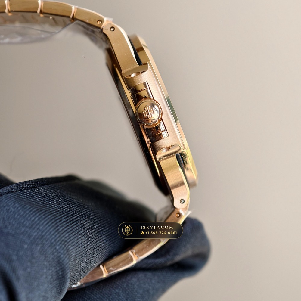 Patek Philippe Nautilus Ladies Automatic 18K Rose Gold Ref. 7118/1R-010 — Private Vault Edition — Studio Gallery Plate V in 18K Rose Gold Au750 (146.3g Verified Mass, Patek Philippe Cal. 324 S C - 21K Gold Rotor)