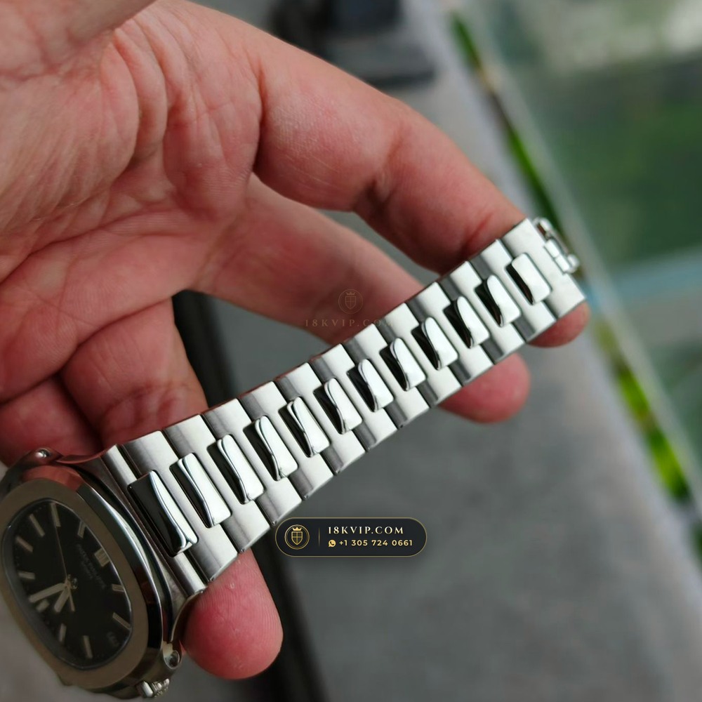 Patek Philippe Nautilus Self-Winding Custom SW Dial Free-Sprung Calibre Ref. 5711/1A-001 — Private Vault Edition — Studio Gallery Plate VI in 904L Stainless Steel Custom Architecture (115.1g Verified Mass, Patek Philippe Cal. 26-330 S C / Cal. 324 S C - 21K Gold Rotor)
