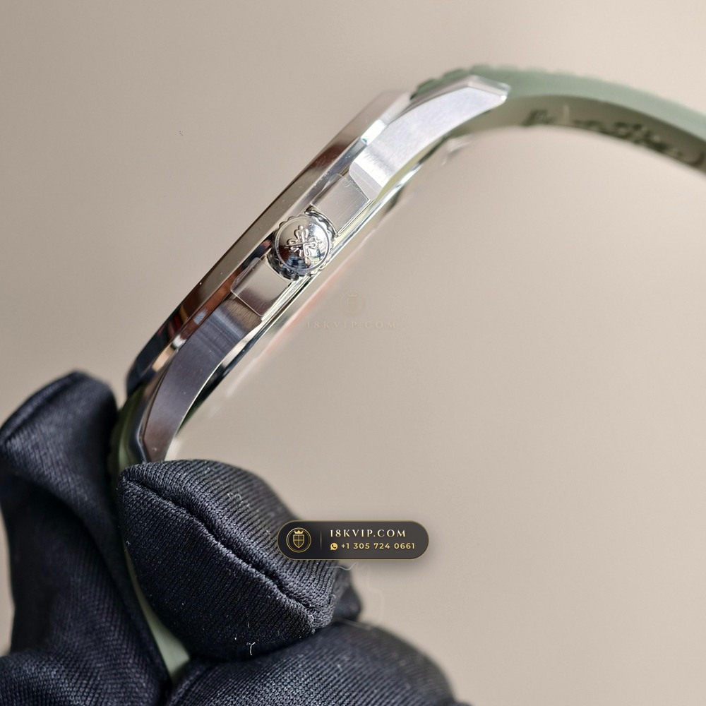 Patek Philippe Aquanaut Jumbo 42.2mm 18K White Gold Sapphire Caseback Spec Ref. 5168G — Private Vault Edition — Studio Gallery Plate V in 18K White Gold Au750 (120.4g Verified Mass, Patek Philippe Cal. 324 S C - 21K Gold Rotor)