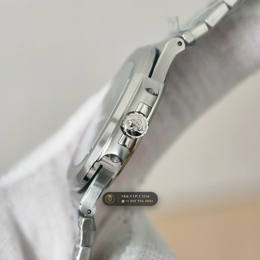 Patek Philippe Nautilus Self-Winding Custom SW Dial 22K Gold Rotor Ref. 5711A — Private Vault Edition — Studio Gallery Plate IV in 904L Stainless Steel Custom Architecture (114.7g Verified Mass, Patek Philippe Cal. 26-330 S C / Cal. 324 S C - 21K Gold Rotor)