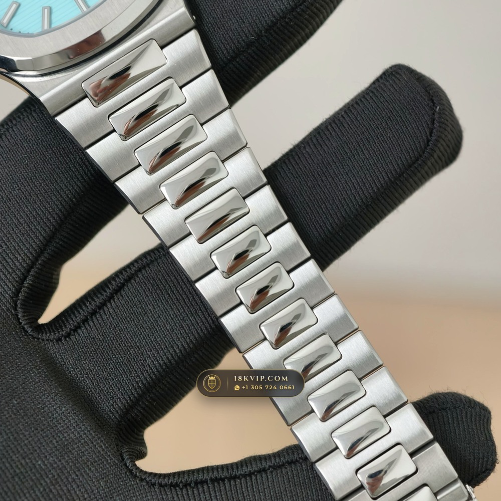 Patek Philippe Nautilus Self-Winding Tiffany Blue Dial Geneva Atelier Spec Ref. 5711/1A-018 — Private Vault Edition — Studio Gallery Plate V in 904L Stainless Steel Custom Architecture (115.2g Verified Mass, Patek Philippe Cal. 26-330 S C / Cal. 324 S C - 21K Gold Rotor)