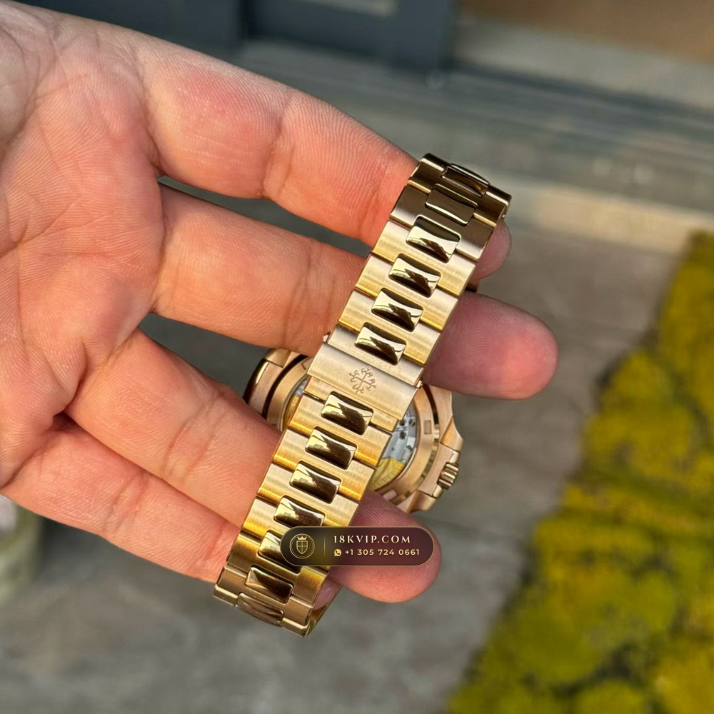 Patek Philippe Nautilus Self-Winding Diamond-Set Bezel 18K Rose Gold Ref. 5723/112R-001 — Private Vault Edition — Studio Gallery Plate VII in 18K Rose Gold Au750 (186.8g Verified Mass, Patek Philippe Cal. 26-330 S C / Cal. 324 S C - 21K Gold Rotor)