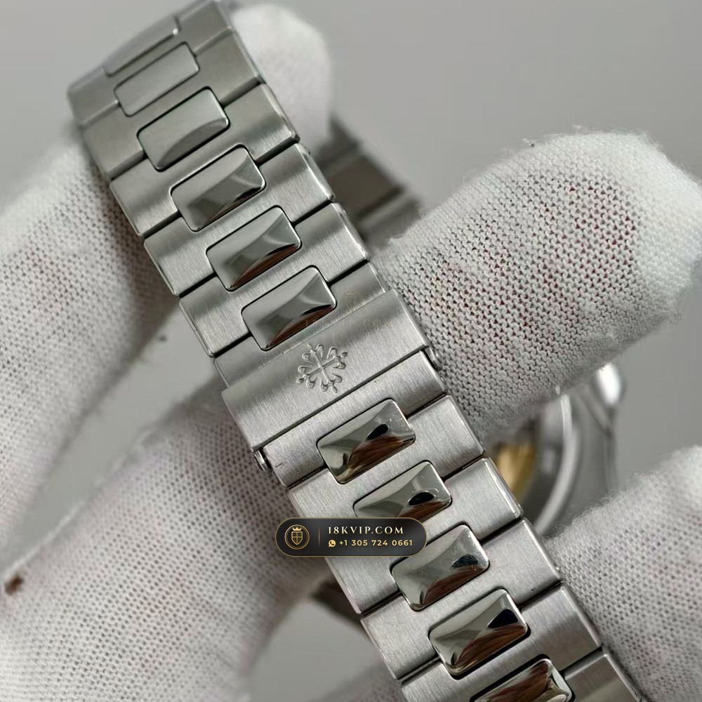 Patek Philippe Nautilus Self-Winding Geneva Atelier Spec Ref. 5711/1A — Private Vault Edition — Studio Gallery Plate VIII in 904L Stainless Steel Custom Architecture (115.1g Verified Mass, Patek Philippe Cal. 26-330 S C / Cal. 324 S C - 21K Gold Rotor)