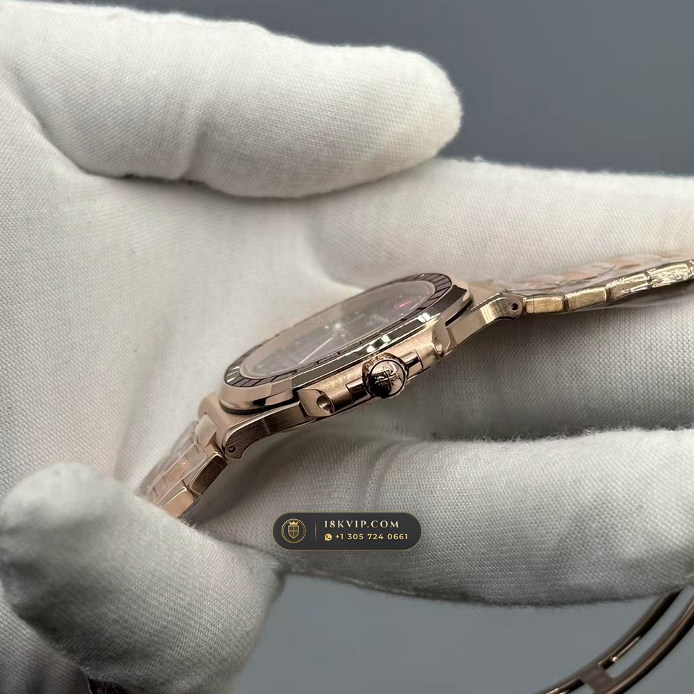 Patek Philippe Nautilus Self-Winding Diamond-Set Bezel 18K Rose Gold Geneva Atelier Spec Ref. 5723/112R-001 — Private Vault Edition — Studio Gallery Plate VI in 18K Rose Gold Au750 (186.5g Verified Mass, Patek Philippe Cal. 26-330 S C / Cal. 324 S C - 21K Gold Rotor)