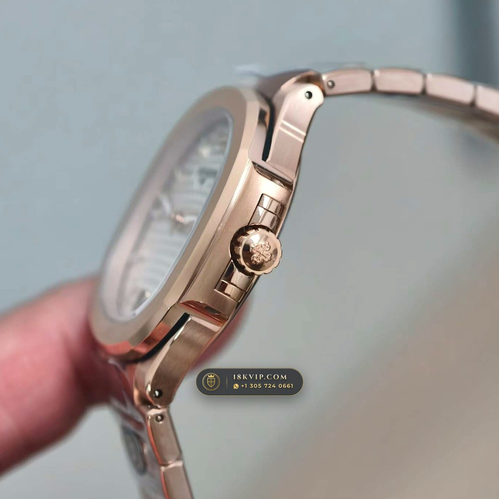Patek Philippe Nautilus Ladies Automatic 18K Rose Gold Ref. 7118/1R-001 — Private Vault Edition — Studio Gallery Plate IV in 18K Rose Gold Au750 (145.8g Verified Mass, Patek Philippe Cal. 324 S C - 21K Gold Rotor)
