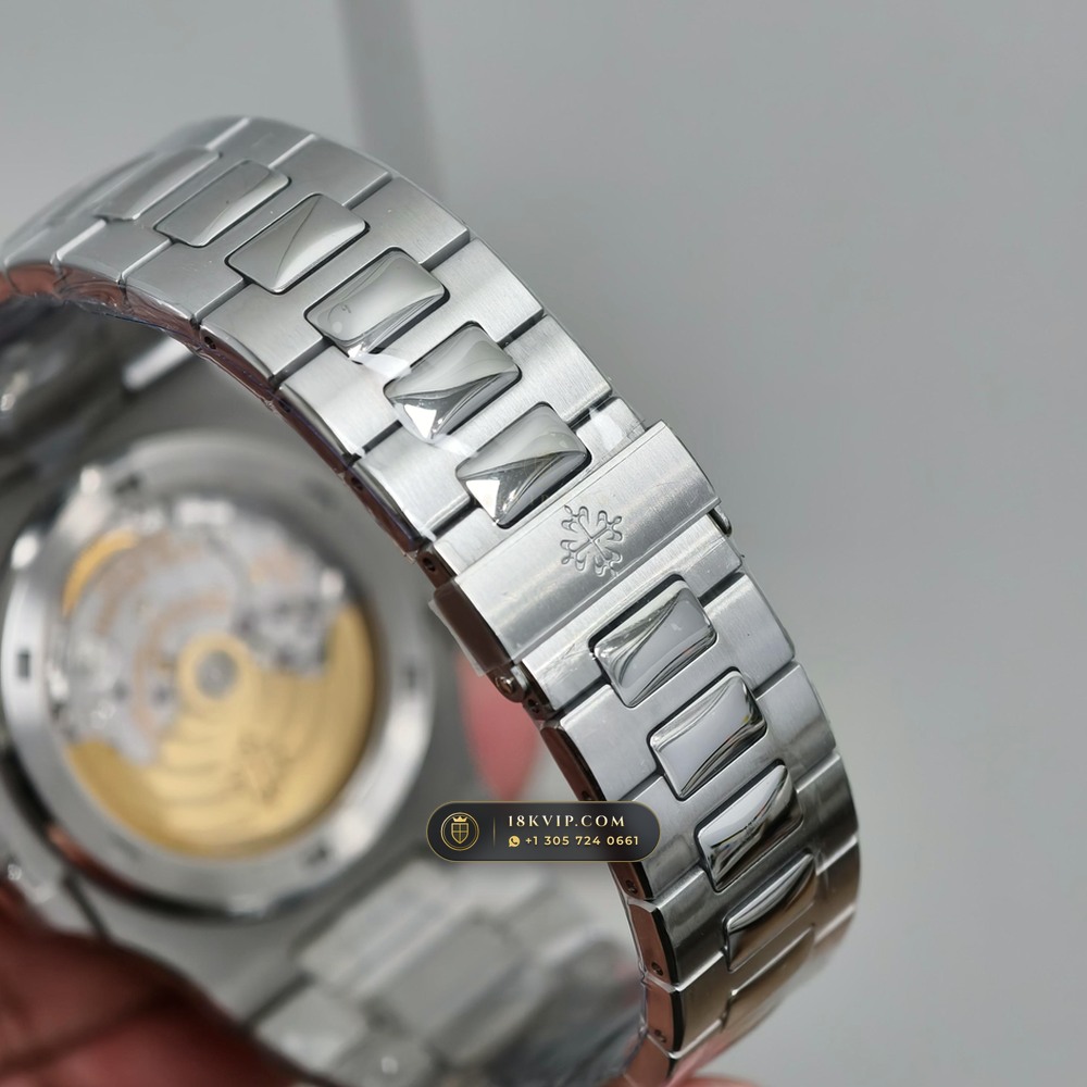 Patek Philippe Nautilus Self-Winding Custom SW Dial Deep Crystal Optics Ref. 5711A — Private Vault Edition — Studio Gallery Plate VII in 904L Stainless Steel Custom Architecture (115.2g Verified Mass, Patek Philippe Cal. 26-330 S C / Cal. 324 S C - 21K Gold Rotor)
