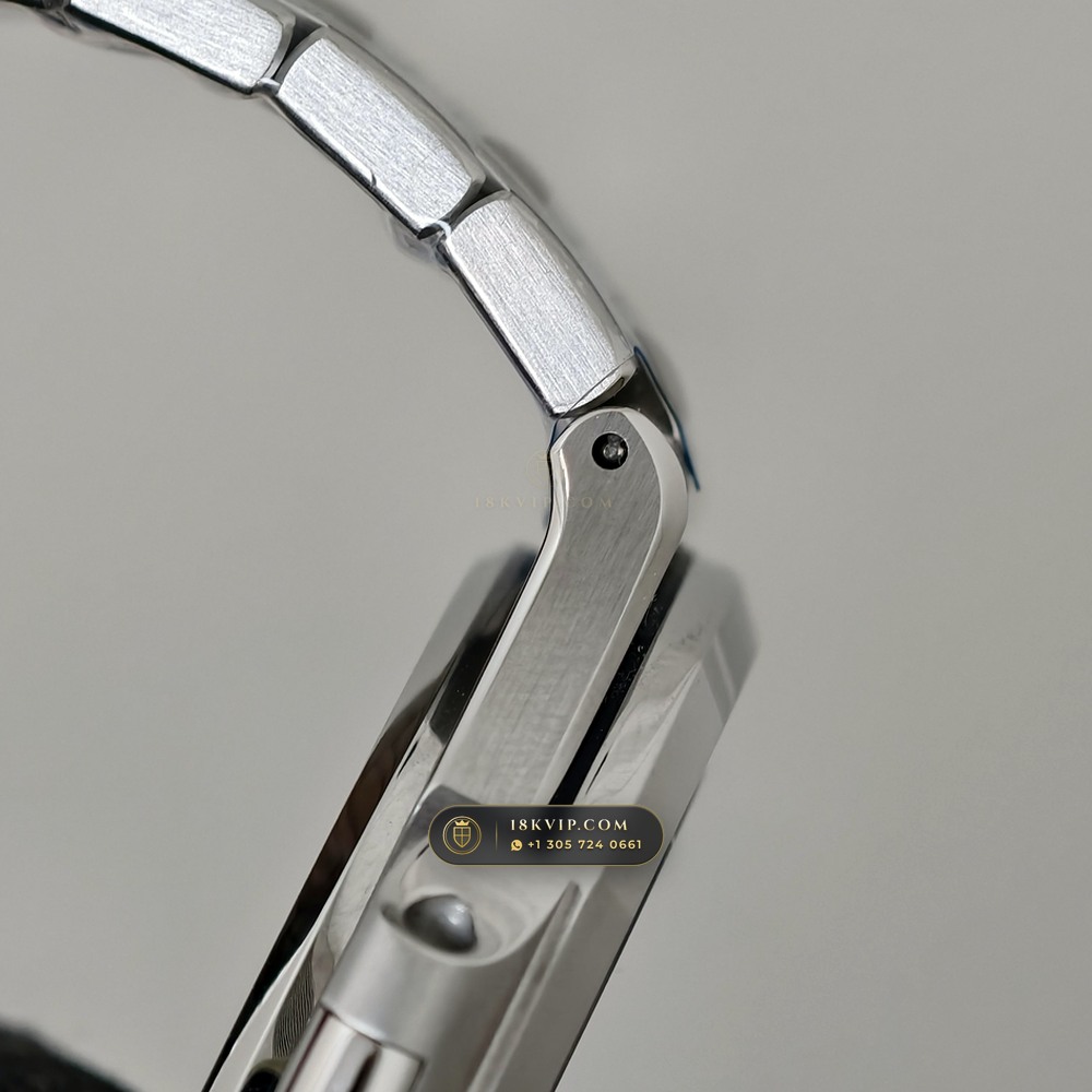 Patek Philippe Nautilus Self-Winding Custom SW Dial 22K Gold Rotor Ref. 5711/1A-001 — Private Vault Edition — Studio Gallery Plate IV in 904L Stainless Steel Custom Architecture (115.1g Verified Mass, Patek Philippe Cal. 26-330 S C / Cal. 324 S C - 21K Gold Rotor)