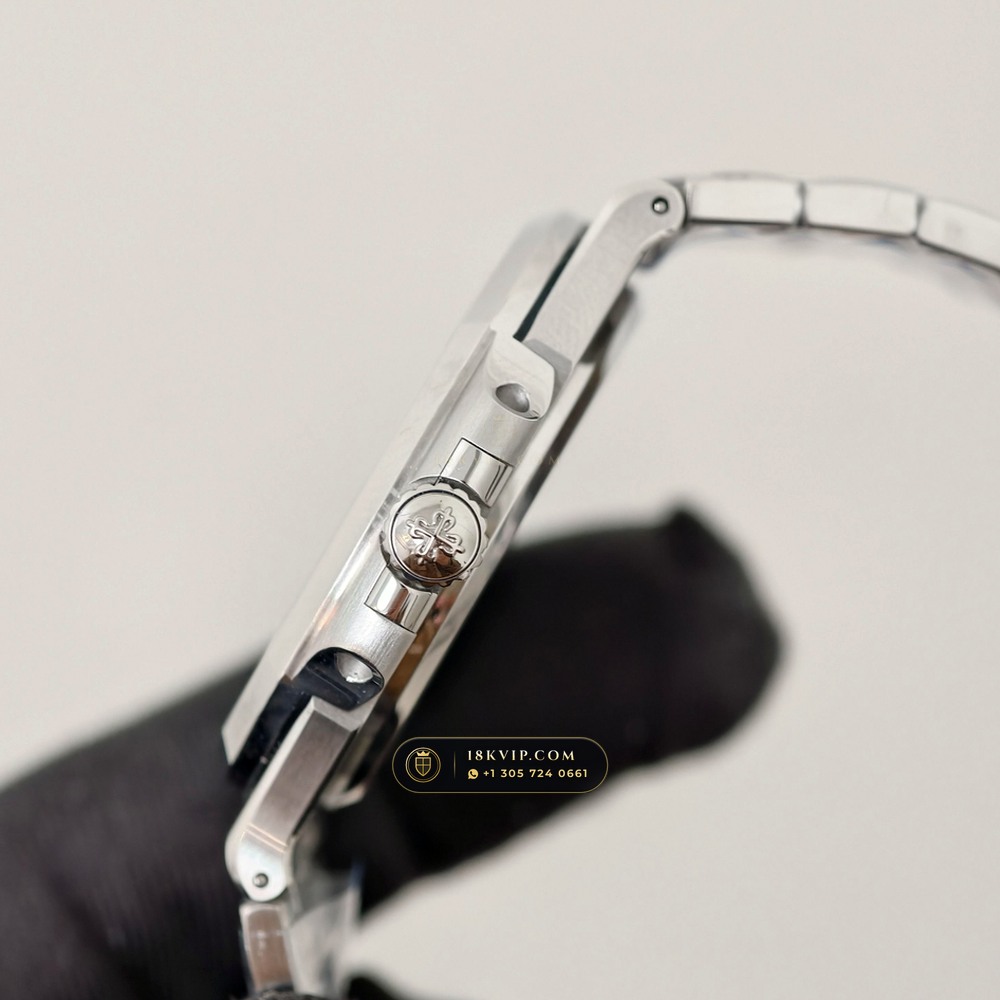 Patek Philippe Nautilus Self-Winding Custom SW Dial 22K Gold Rotor Ref. 5711/1A-001 — Private Vault Edition — Studio Gallery Plate V in 904L Stainless Steel Custom Architecture (115.1g Verified Mass, Patek Philippe Cal. 26-330 S C / Cal. 324 S C - 21K Gold Rotor)