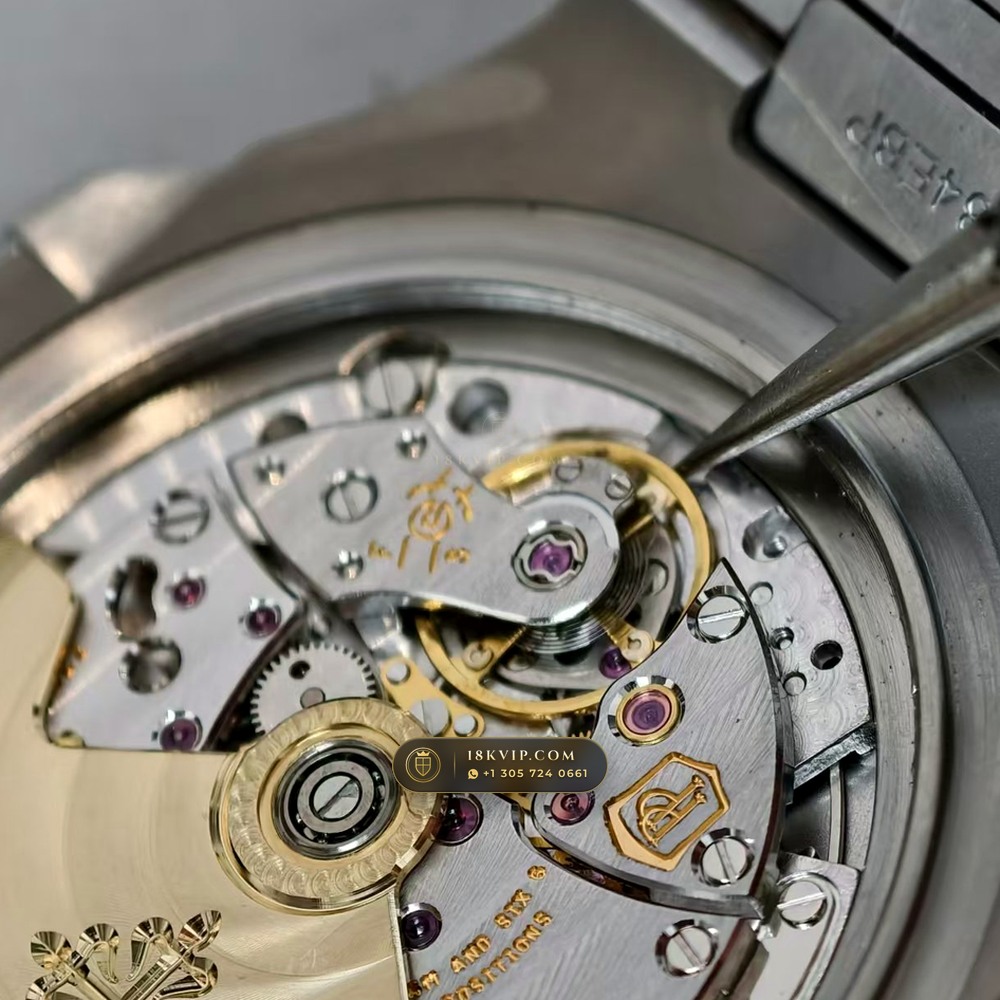 Patek Philippe Nautilus Self-Winding Custom SW Dial 22K Gold Rotor Ref. 5711/1A-001 — Private Vault Edition — Studio Gallery Plate VIII in 904L Stainless Steel Custom Architecture (115.1g Verified Mass, Patek Philippe Cal. 26-330 S C / Cal. 324 S C - 21K Gold Rotor)