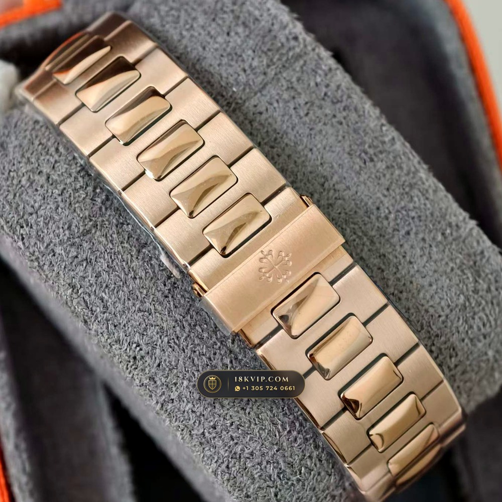 Patek Philippe Nautilus Self-Winding 18K Rose Gold Ref. 5711R — Private Vault Edition — Studio Gallery Plate IV in 18K Rose Gold Au750 (115.1g Verified Mass, Patek Philippe Cal. 26-330 S C / Cal. 324 S C - 21K Gold Rotor)