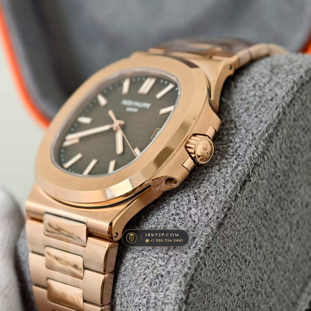 Patek Philippe Nautilus Self-Winding 18K Rose Gold Ref. 5711R — Private Vault Edition — Studio Gallery Plate V in 18K Rose Gold Au750 (115.1g Verified Mass, Patek Philippe Cal. 26-330 S C / Cal. 324 S C - 21K Gold Rotor)