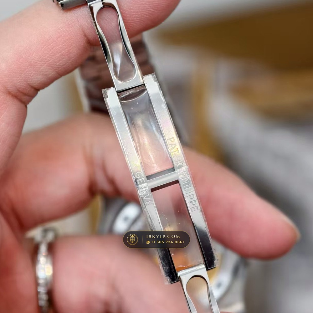 Patek Philippe Nautilus Off-Catalogue Baguette Emerald Bezel 950 Platinum Geneva Atelier Spec Ref. 5711/113P-001 — Private Vault Edition — Studio Gallery Plate VII in 950 Platinum Pt950 (245.0g Verified Mass, Patek Philippe Cal. 26-330 S C / Cal. 324 S C - 21K Gold Rotor)