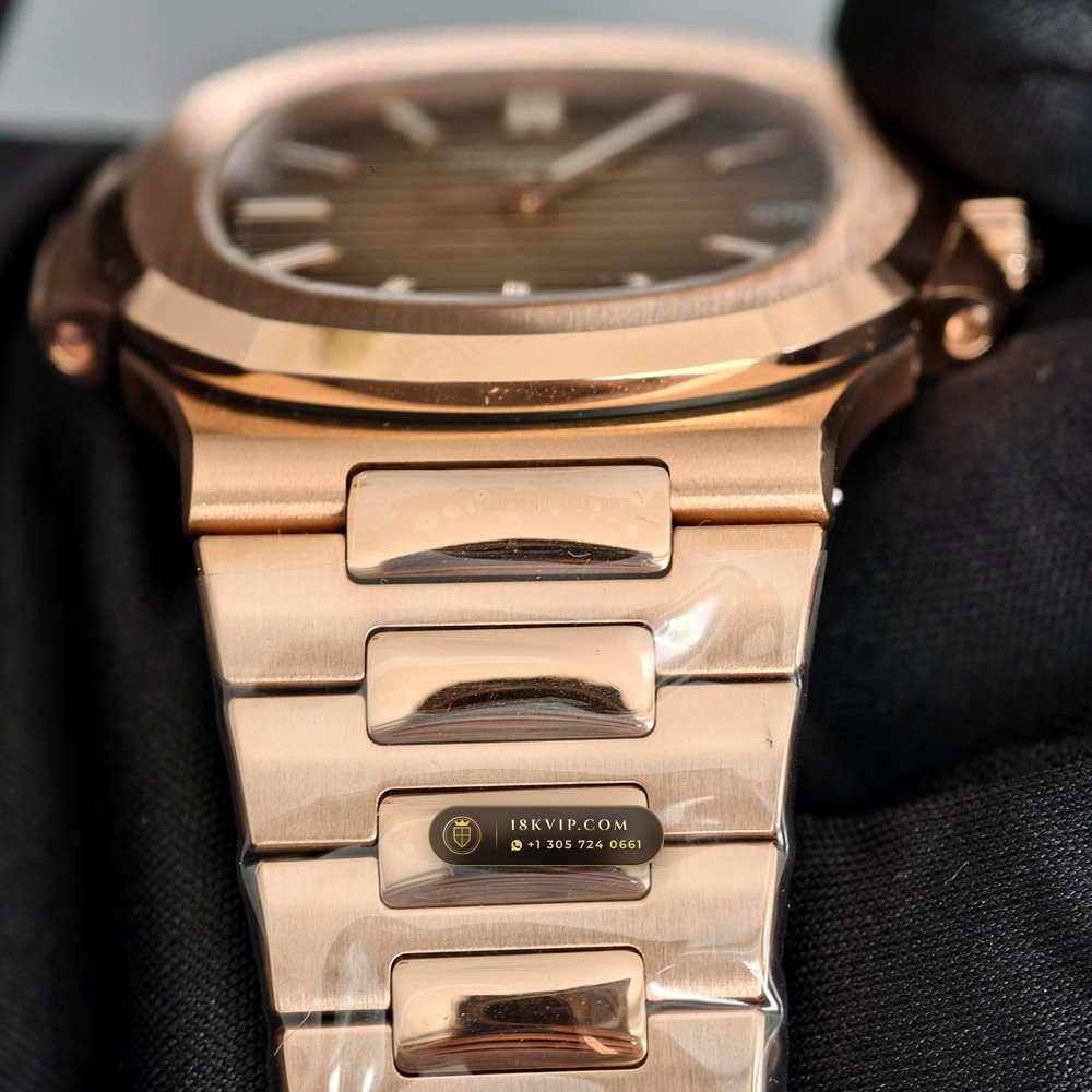 Patek Philippe Nautilus Self-Winding 18K Rose Gold Ref. 5711/1R — Private Vault Edition — Studio Gallery Plate X in 18K Rose Gold Au750 (186.7g Verified Mass, Patek Philippe Cal. 26-330 S C / Cal. 324 S C - 21K Gold Rotor)
