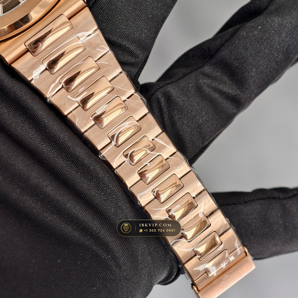 Patek Philippe Nautilus Self-Winding 18K Rose Gold Ref. 5711/1R — Private Vault Edition — Studio Gallery Plate XI in 18K Rose Gold Au750 (186.7g Verified Mass, Patek Philippe Cal. 26-330 S C / Cal. 324 S C - 21K Gold Rotor)