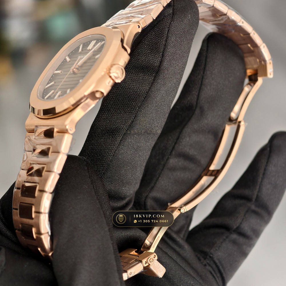 Patek Philippe Nautilus Self-Winding 18K Rose Gold Ref. 5711/1R — Private Vault Edition — Studio Gallery Plate VII in 18K Rose Gold Au750 (186.7g Verified Mass, Patek Philippe Cal. 26-330 S C / Cal. 324 S C - 21K Gold Rotor)