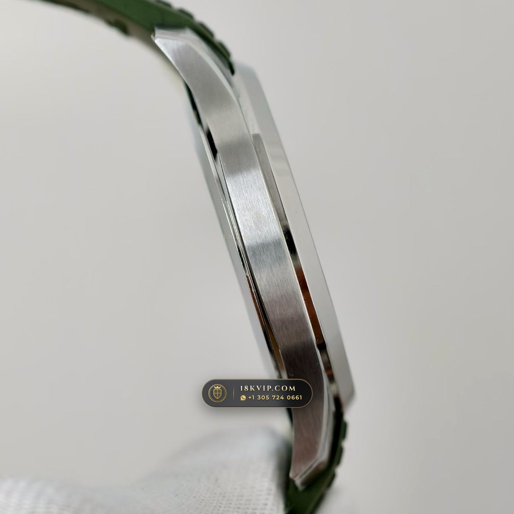 Patek Philippe Aquanaut Jumbo 42.2mm 18K White Gold Ref. 5168G-010 — Private Vault Edition — Studio Gallery Plate V in 18K White Gold Au750 (120.2g Verified Mass, Patek Philippe Cal. 324 S C - 21K Gold Rotor)