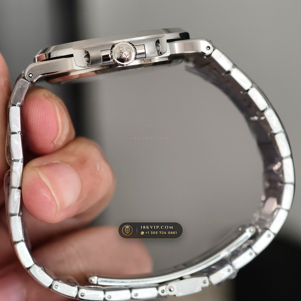 Patek Philippe Nautilus Self-Winding Custom SW Dial Ref. 5711/1A — Private Vault Edition — Studio Gallery Plate VI in 904L Stainless Steel Custom Architecture (115.1g Verified Mass, Patek Philippe Cal. 26-330 S C / Cal. 324 S C - 21K Gold Rotor)